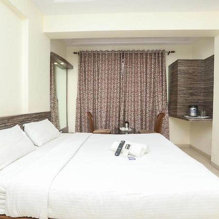 Hotel Mid Town Mumbai  Buitenkant foto