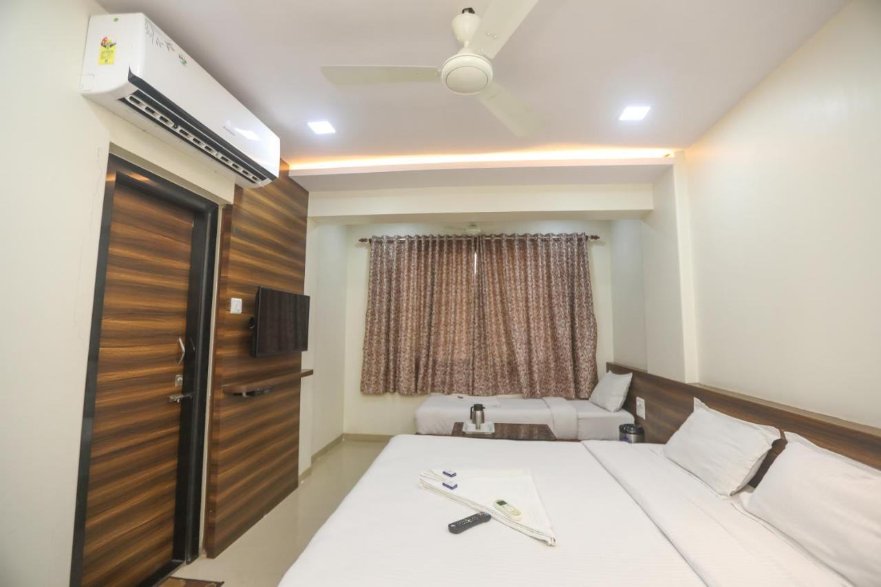 Hotel Mid Town Mumbai  Buitenkant foto