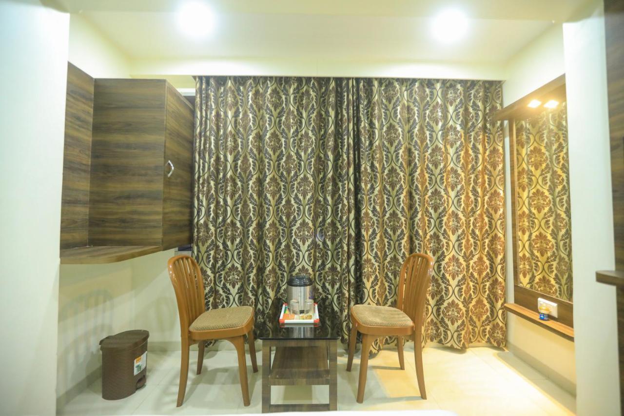 Hotel Mid Town Mumbai  Buitenkant foto