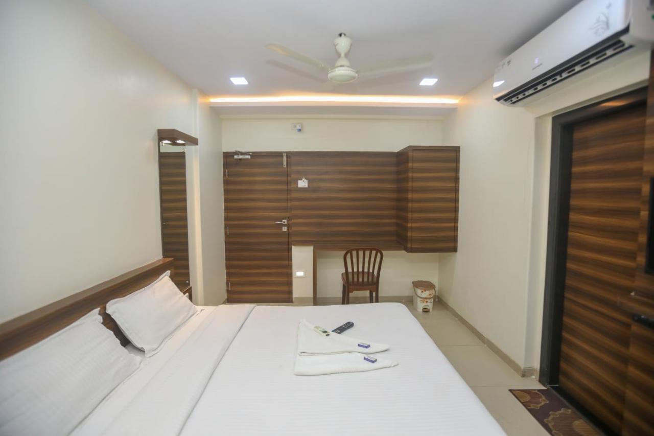Hotel Mid Town Mumbai  Buitenkant foto