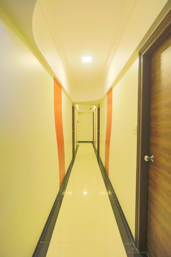Hotel Mid Town Mumbai  Buitenkant foto