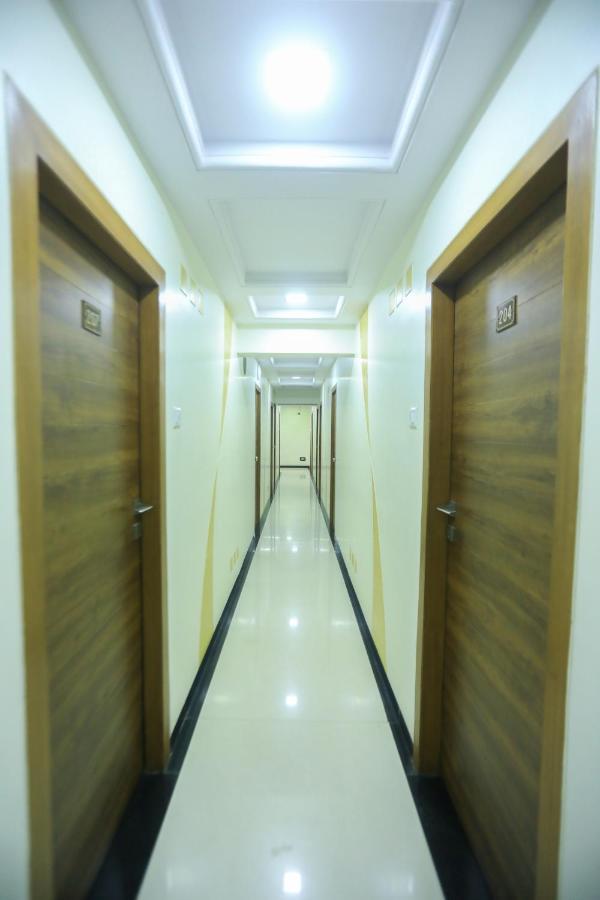 Hotel Mid Town Mumbai  Buitenkant foto